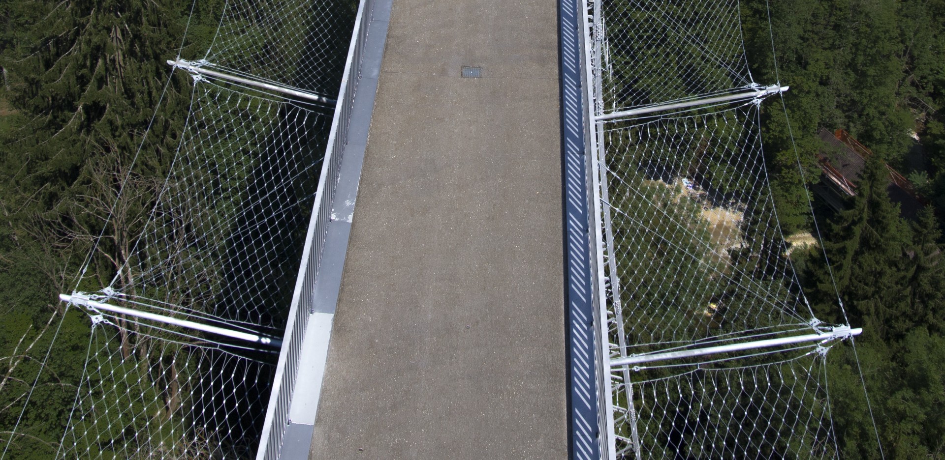 horizontal bridge safety net